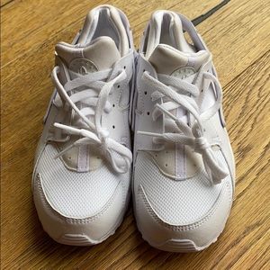 Boys size 1.5 Nike Sneakers